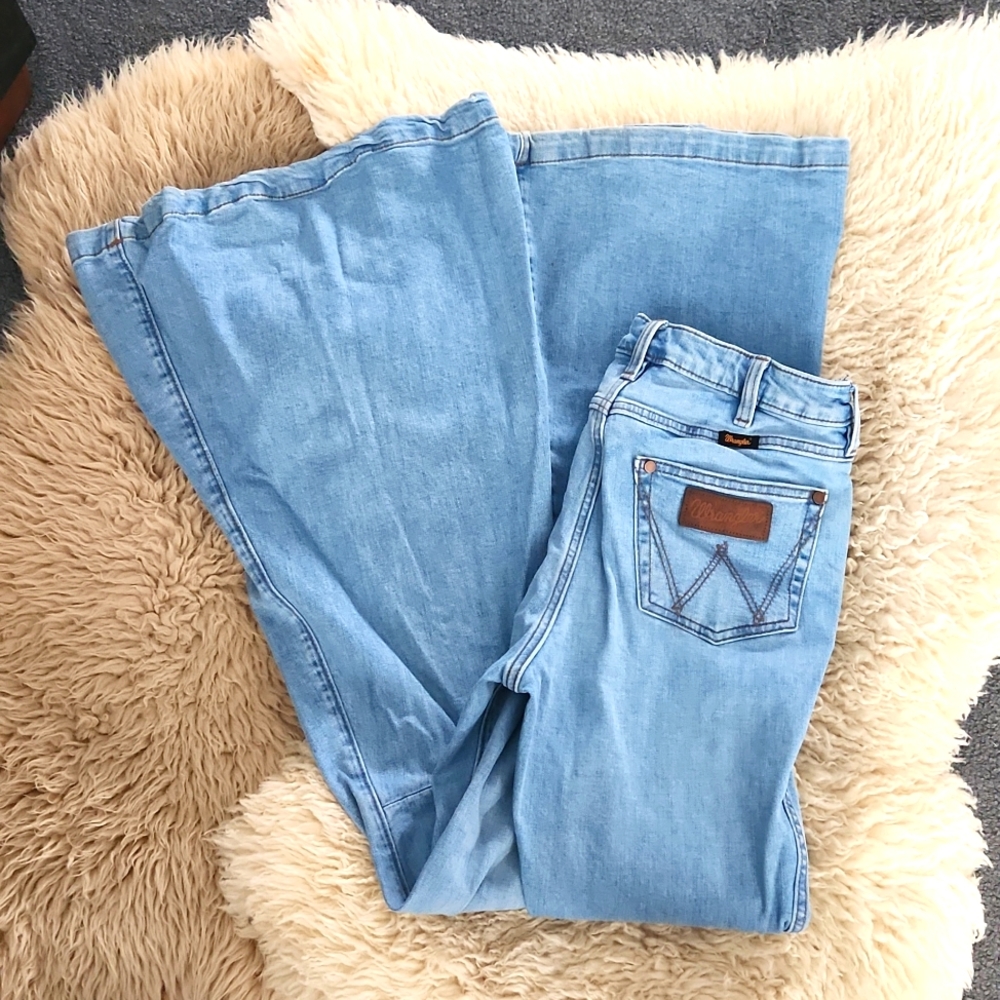 Wrangler Retro High Rise Flare 29 X 36